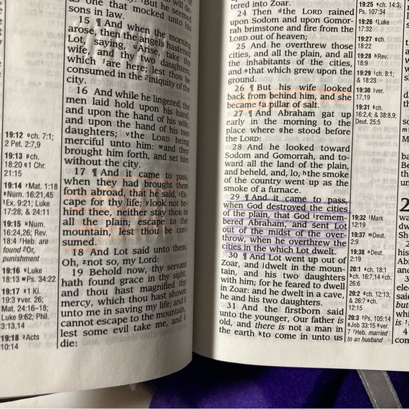 KJV Compact Bible black leather cover - Picture 7 of 7